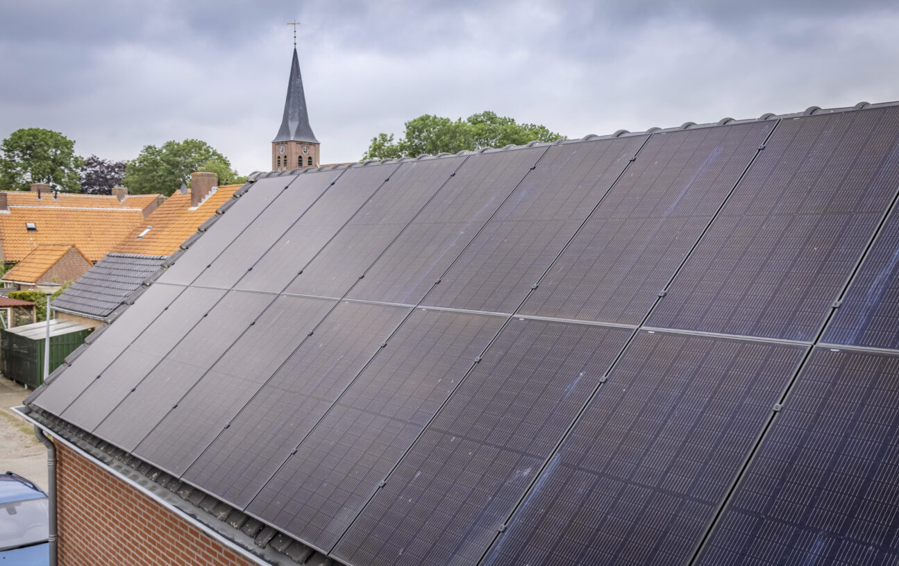 zonnepanelen-dakpan-schuin-dak